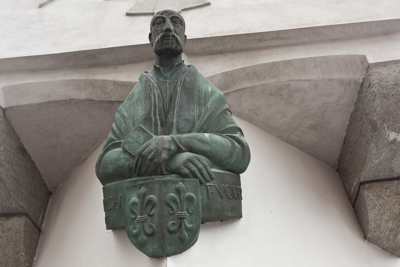 Denkmalbüste Ulrich Fuggers d. J. am zweiten Fuggerhaus an der Fuggergasse, dem Kreuzwegerhaus
